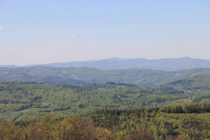 Hala Jaworowa - panorama Beskidu Śląskiego. Na horyzoncie Beskid Śląsko-Morawski