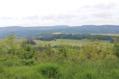 Panorama Wzgórz Lewińskich i Gór Stołowych z Grodczyna