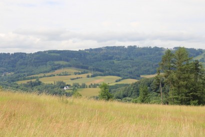 Widoki z Przełęczy Lewińskiej na Wzgórza Lewińskie