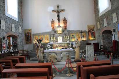Ołtarz w kościele na Ślęży