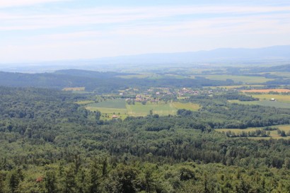 Skalna (niebieski szlak na Ślężę z przełęczy Tąpadła) - widok ku Górom Sowim