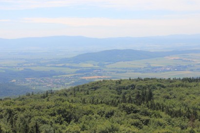Ślęża - widok na Kielczyńskie Góry z wieży widokowej