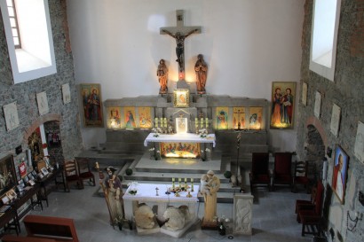 Wnętrze kościoła na Ślęży