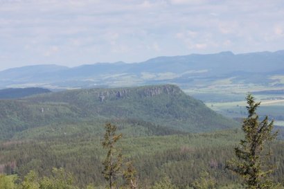 Widoki ze Szczelińca Wielkiego na czeskie Góry Stołowe